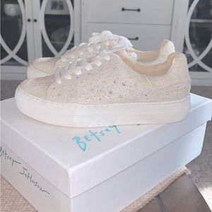 Betsey Johnson Womens Fashion Sneakers, Size 7